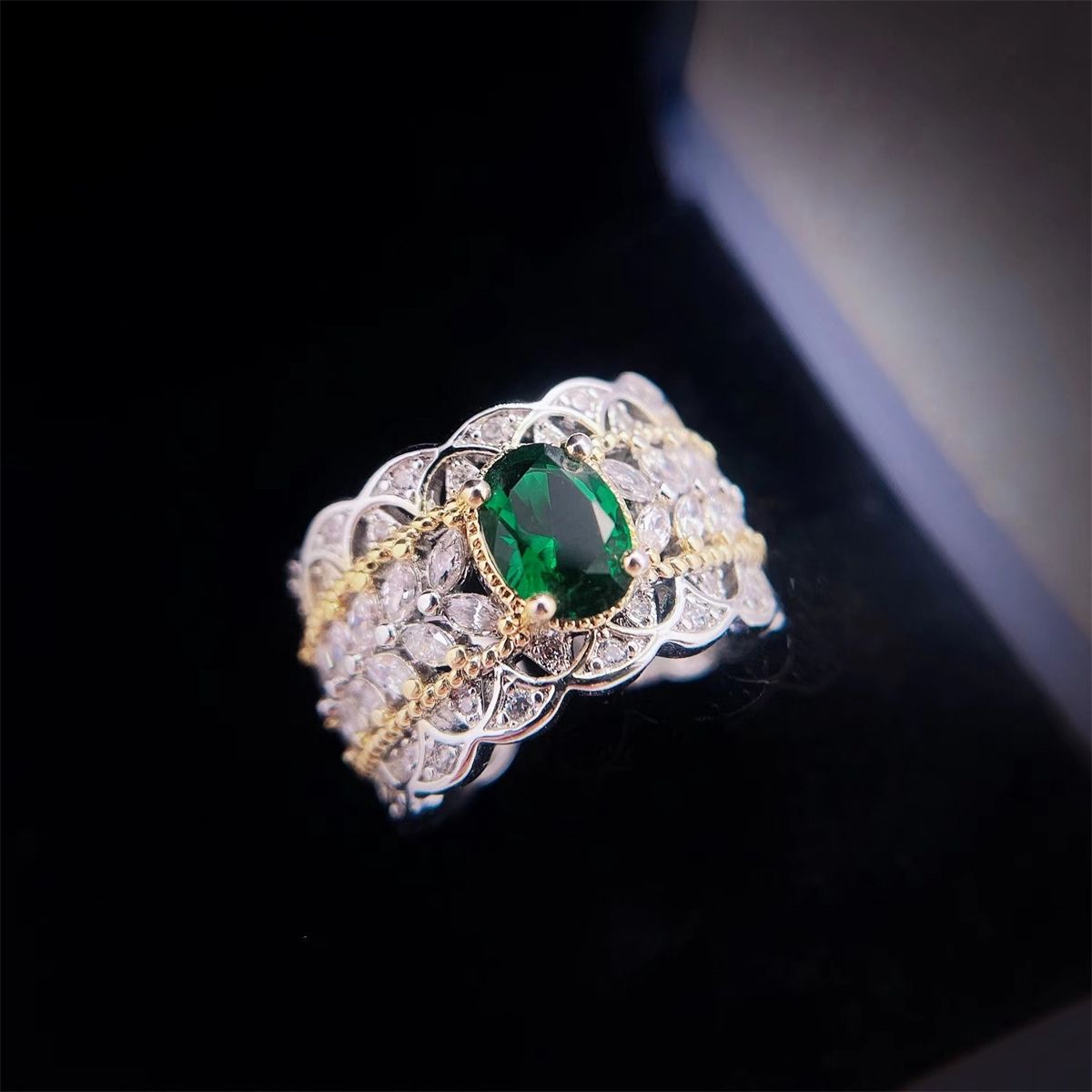 Italian Retro Court Style Hollow Two-color Jewelry Imitation Emerald