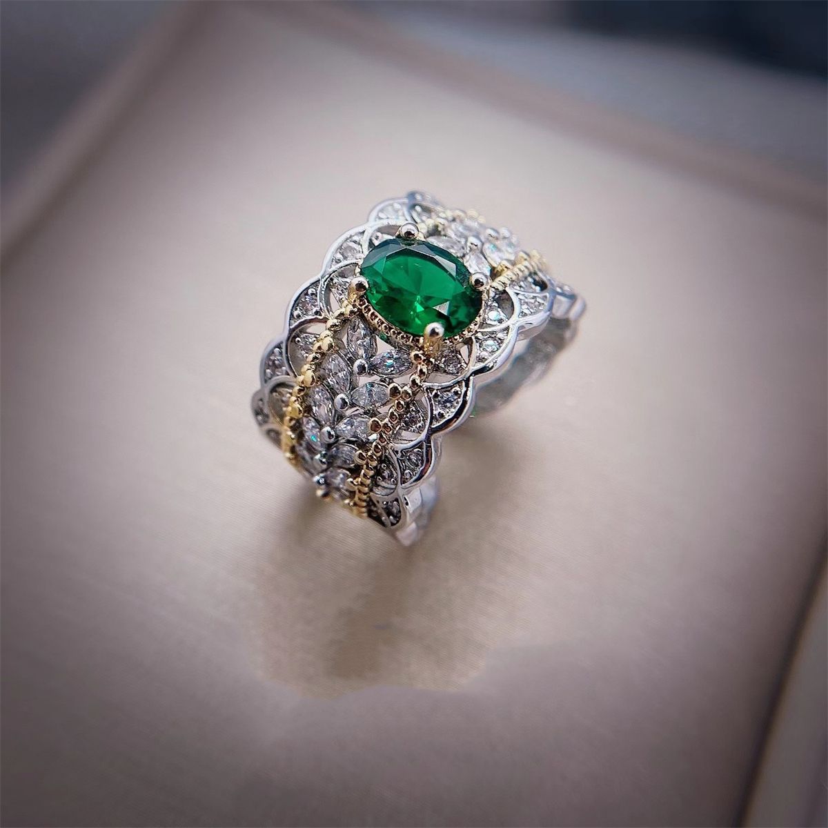 Italian Retro Court Style Hollow Two-color Jewelry Imitation Emerald