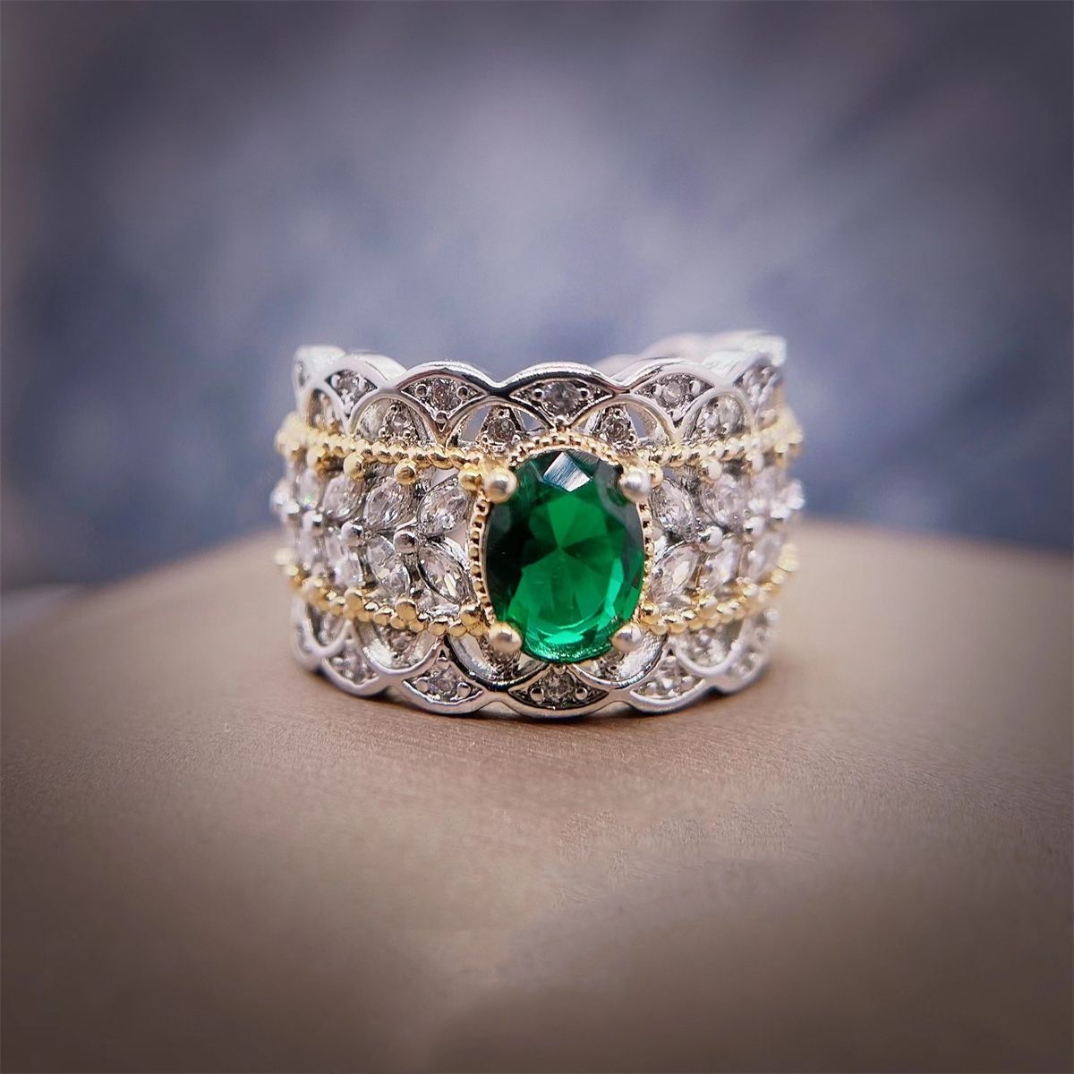 Italian Retro Court Style Hollow Two-color Jewelry Imitation Emerald